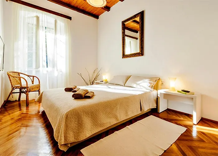 Gradac With Garden Next To And Old Town Appartement Dubrovnik