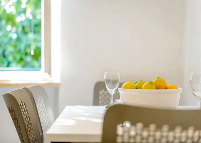Gradac With Garden Next To And Old Town Appartement