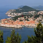 Gradac With Garden Next To And Old Town דירה *