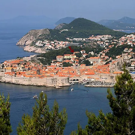 Gradac With Garden Next To And Old Town Apartmán *