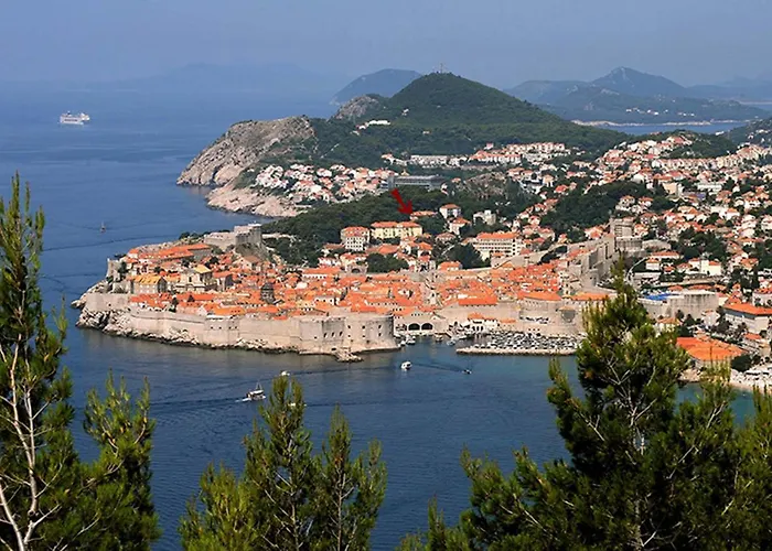 Gradac With Garden Next To And Old Town Lägenhet *