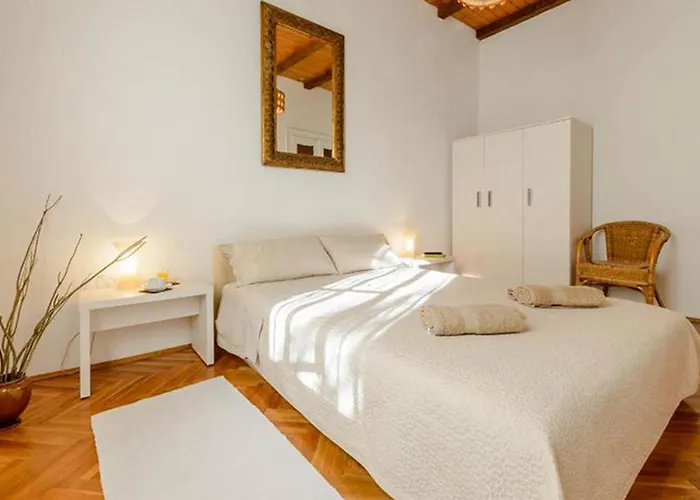 公寓 Gradac With Garden Next To And Old Town