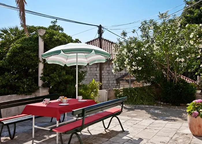 Gradac With Garden Next To And Old Town Lägenhet