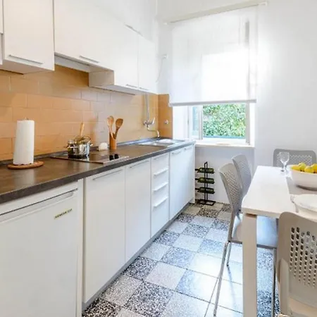 Apartment Gradac With Garden Next To And Old Town *