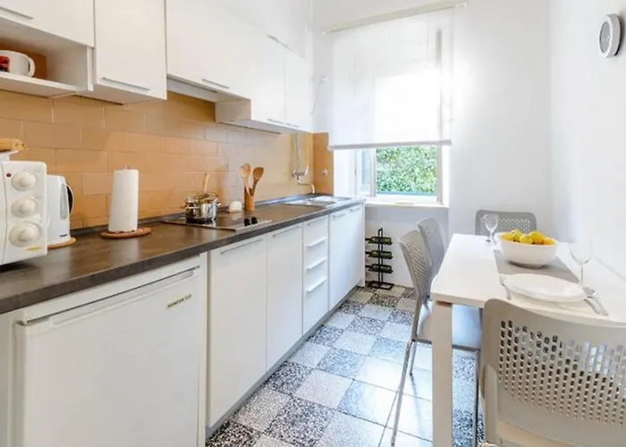 Διαμέρισμα Gradac With Garden Next To And Old Town *